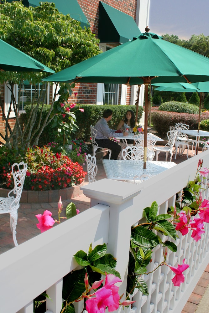 The Inn And Spa At East Wind 10/70