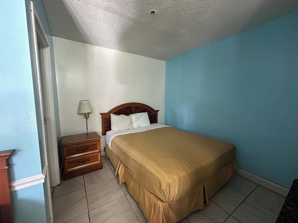 Guest Cottage & Suites 40/60