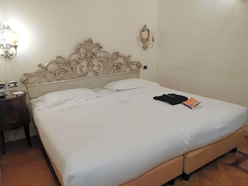 Hotel Aventino 7/84