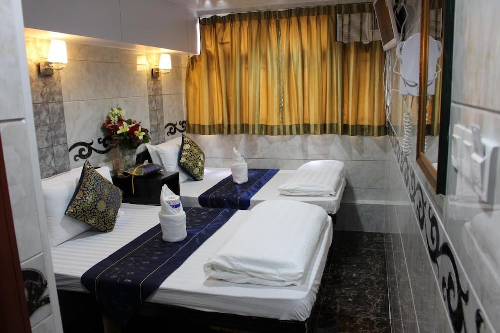 Om Guest House 66/74