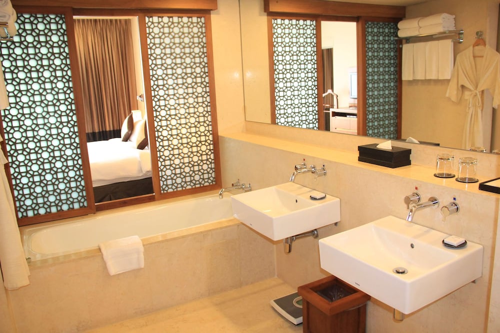 Radisson Blu Dhaka Water Garden 47/83