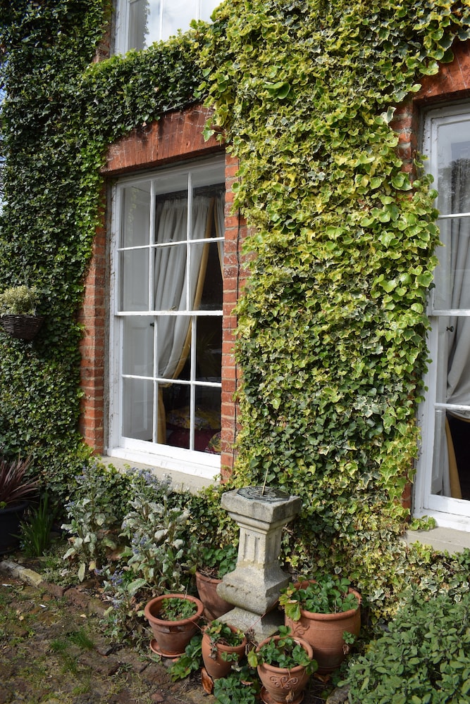 Harmondsworth Hall Guest House Heathrow 2/27