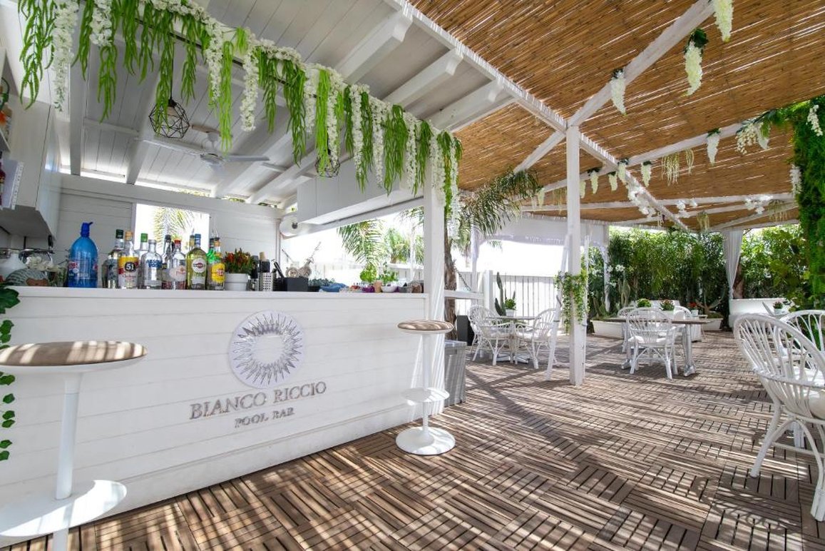Bianco Riccio Suite Hotel 12/79