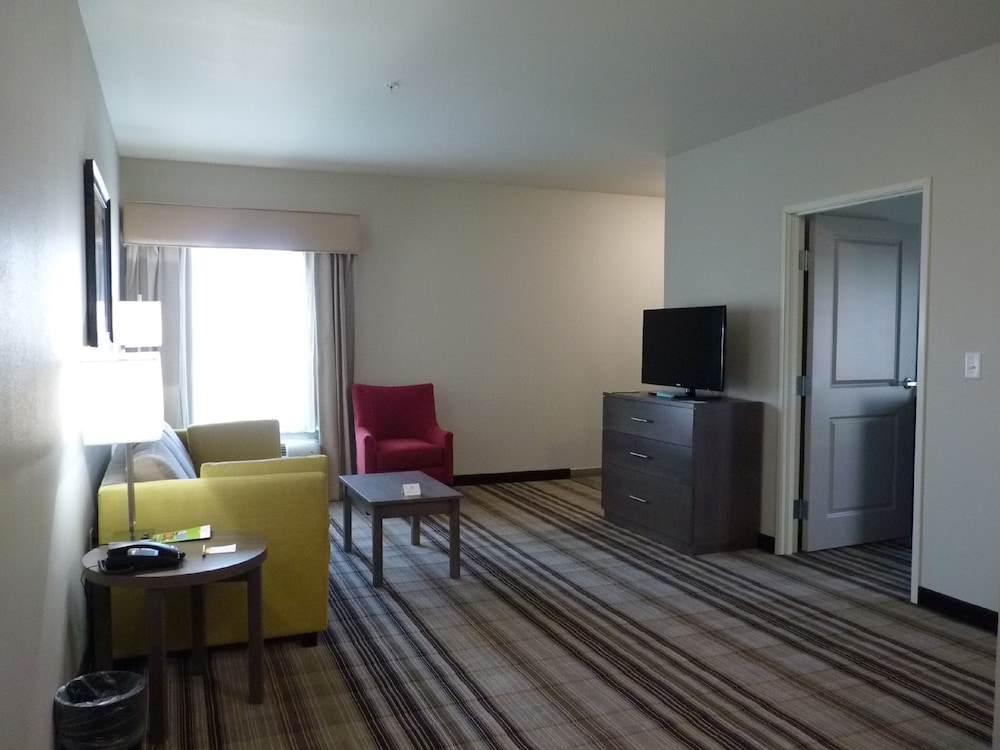 La Quinta Inn Suites Paducah 25/58