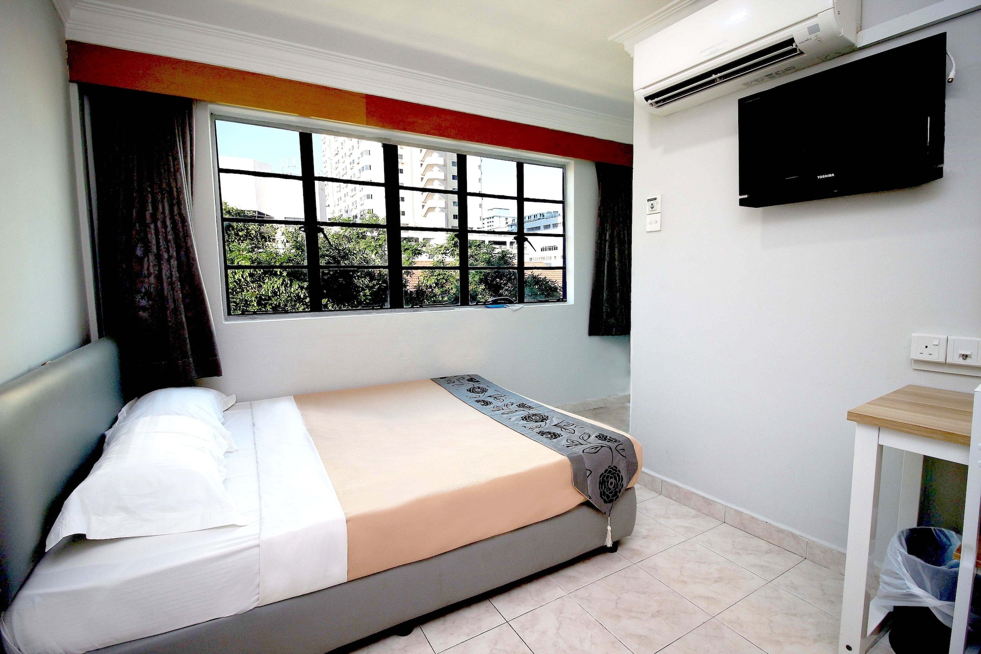 DELUXE, DOUBLE BED
