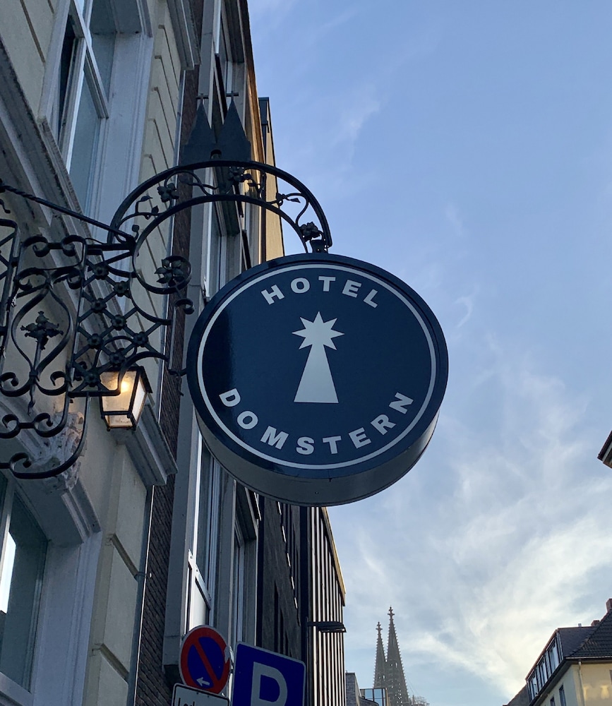 DOMSTERN HOTEL 2/64