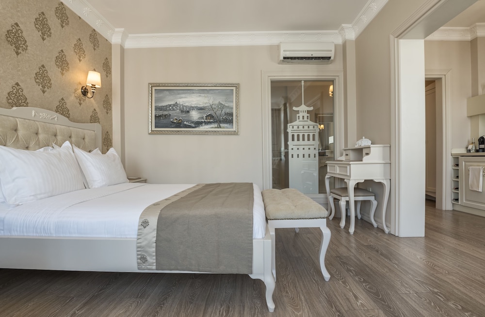 DELUXE, SUITE