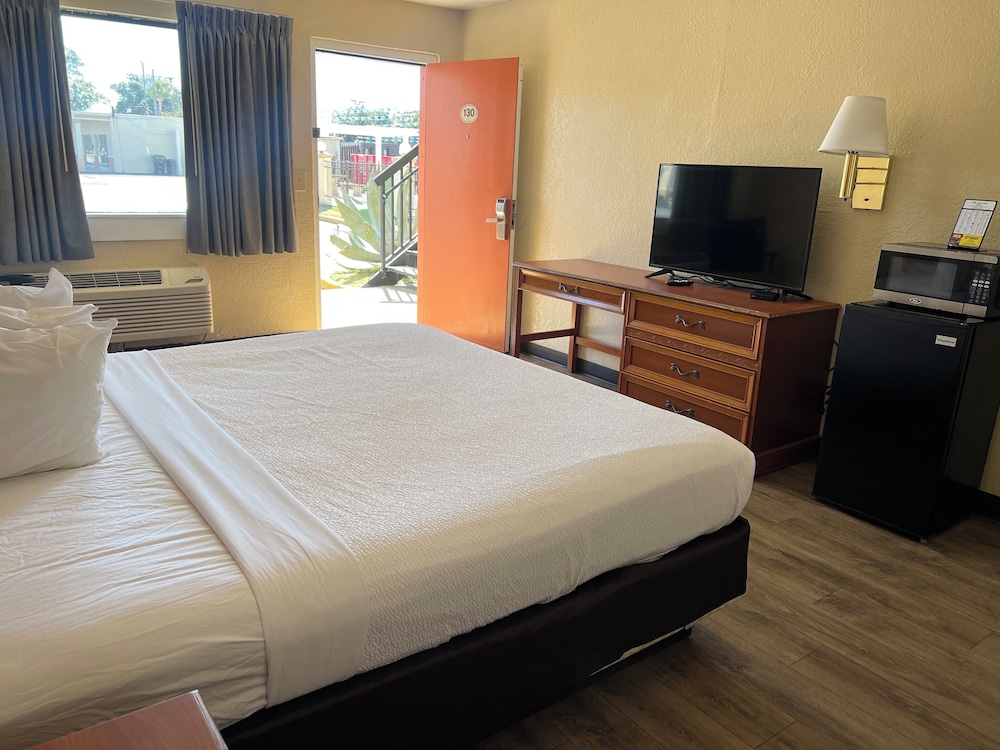 ROOM, KING BED