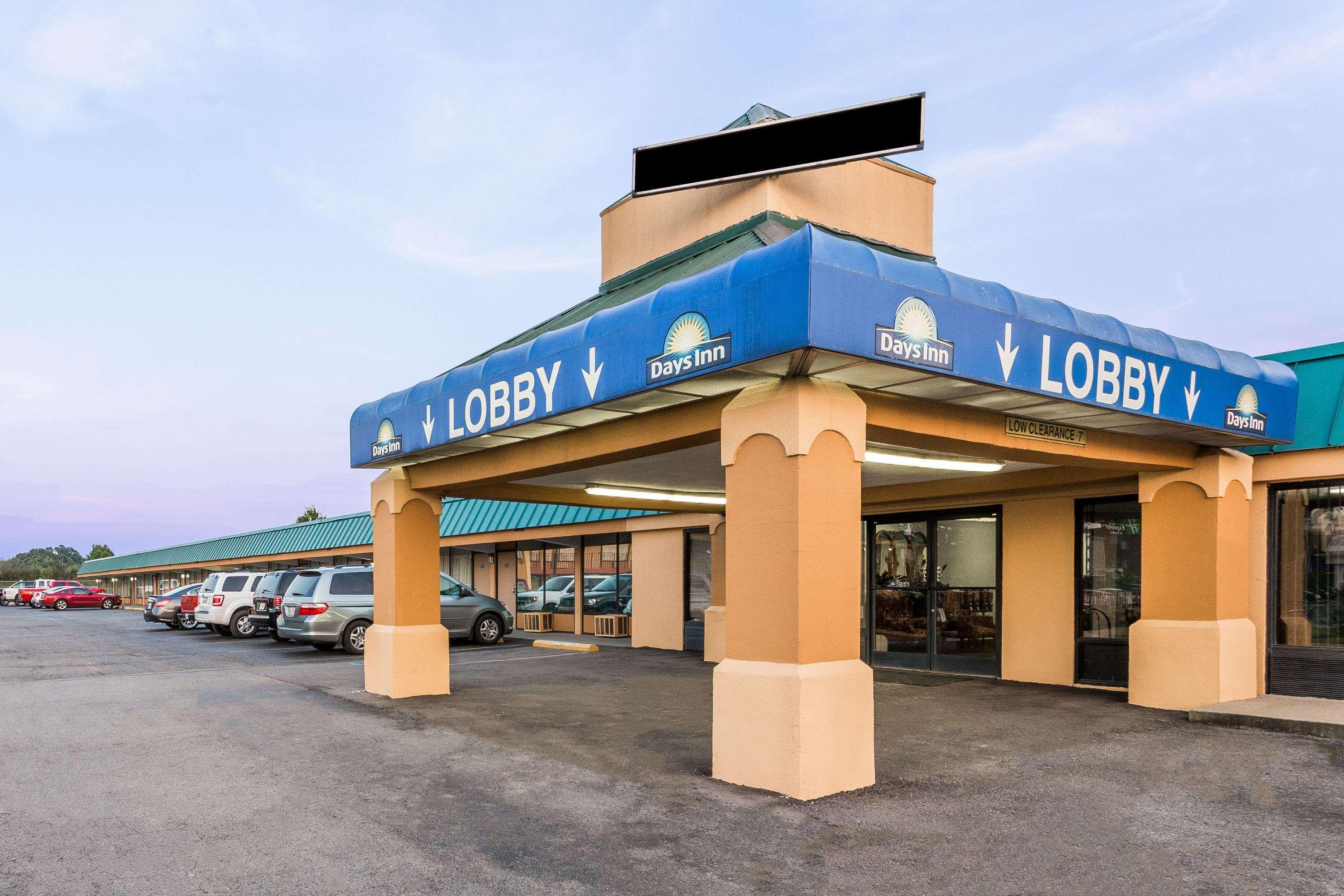 Days Inn by Wyndham Dickson 2/18