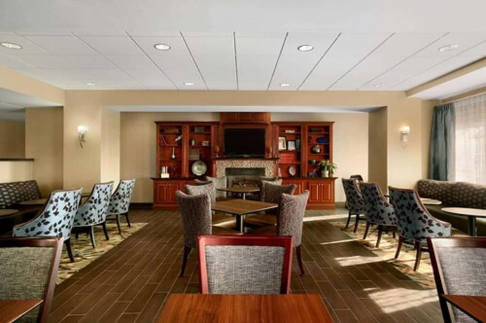 Hampton Inn Madison Huntsville Airport 44/55