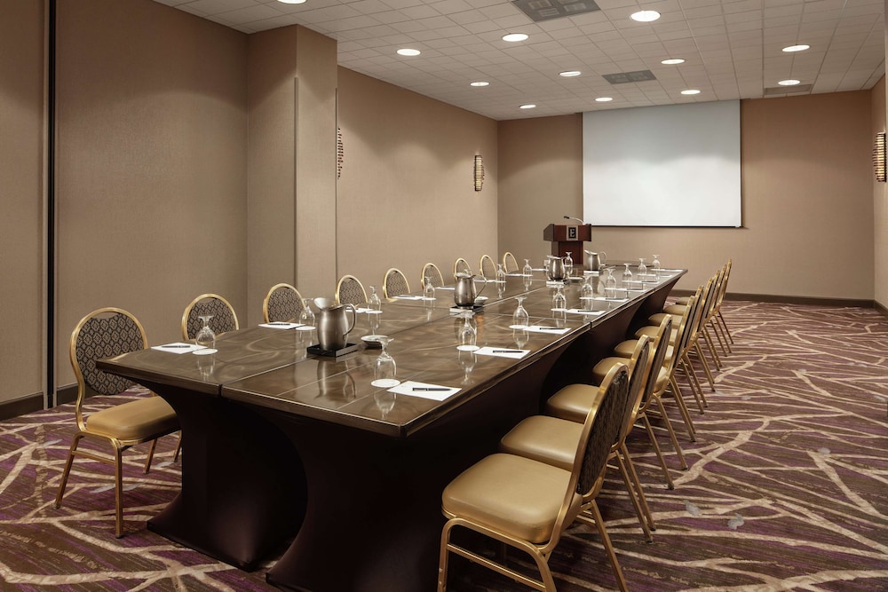 Embassy Suites By Hilton Crystal City National Airport 51/65