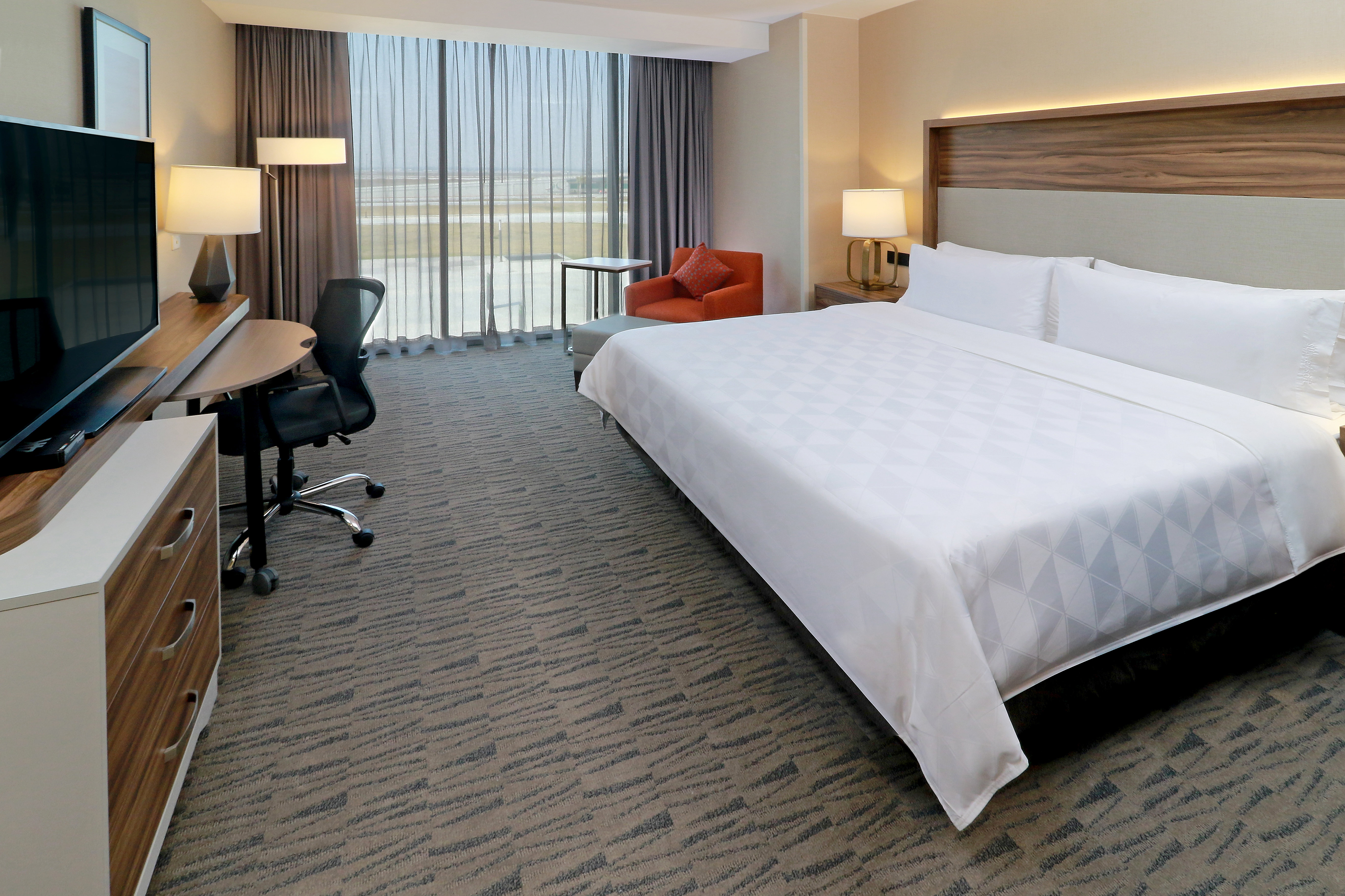 Holiday Inn and Suites Mexico Felipe Angeles Airport 4/30