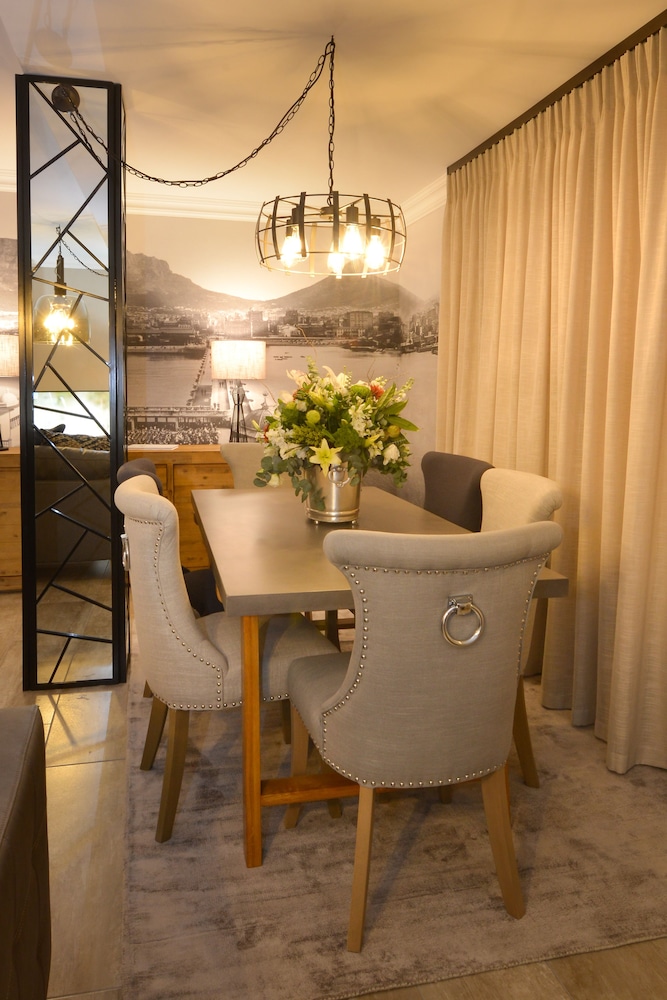 dk villas 2 The Boardwalk (Hout Bay) 7/50
