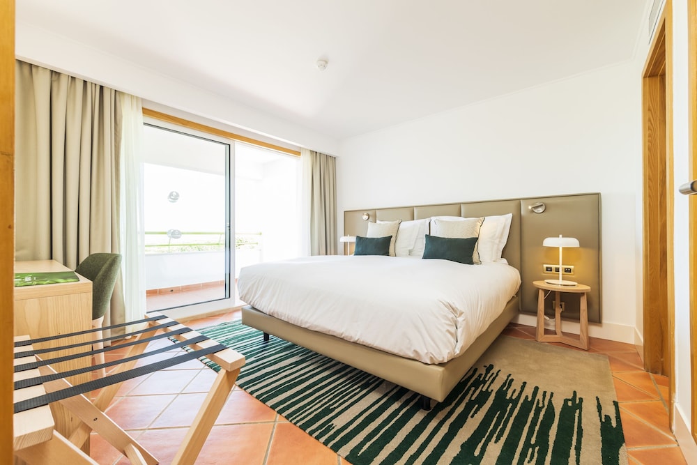 1 BEDROOM, APARTMENT, POOL VIEW