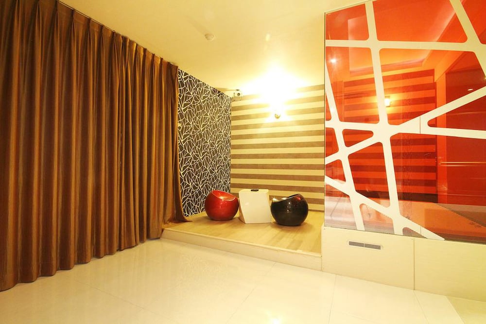 Zara Motel 43/68