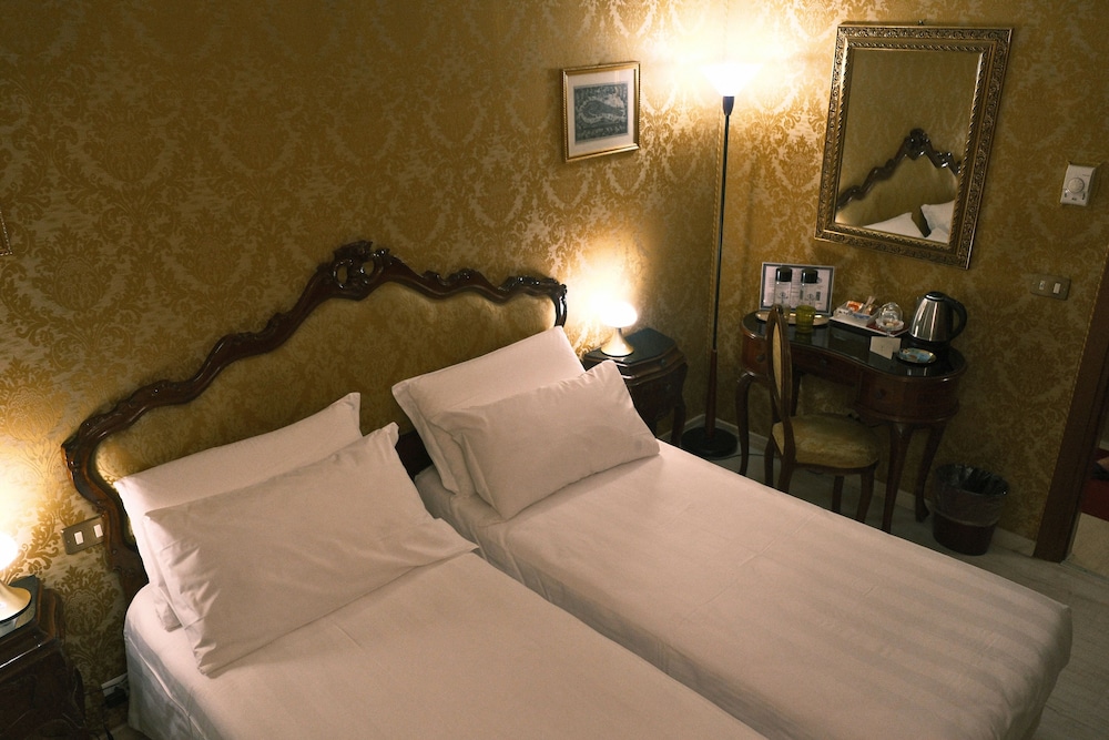 1 Bedroom, Mezzanine, Traditional, Double or Twin Bed