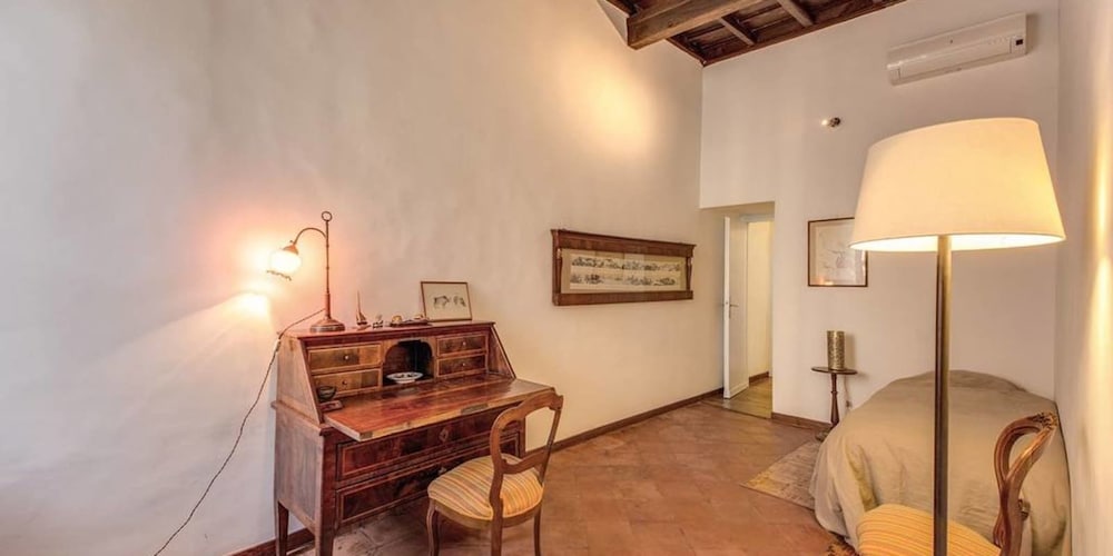 Passetto at Borgo Pio 9/25