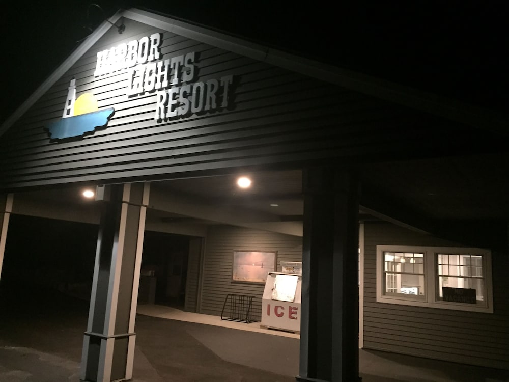 Harbor Lights Resort 2/26
