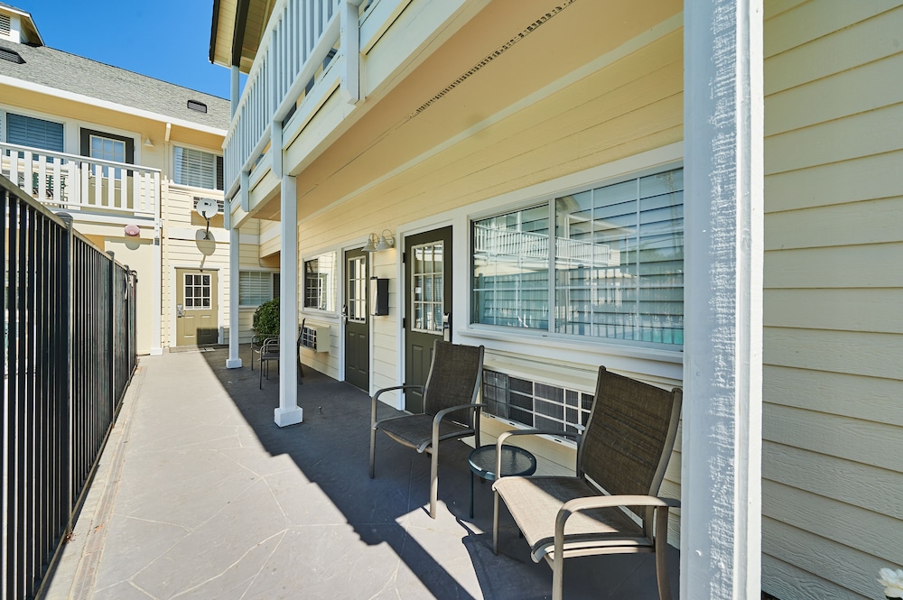 Geyserville Inn 3/70