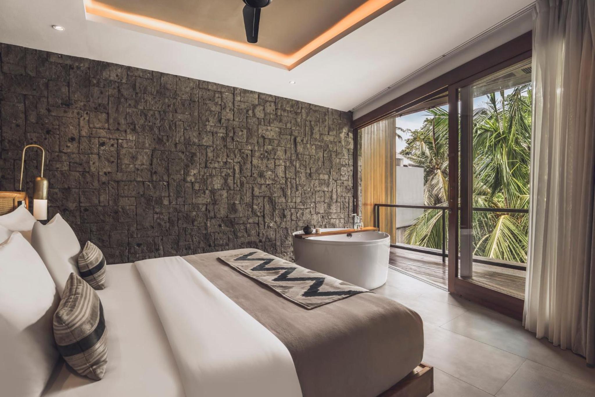 Suite, King Bed, Forest View