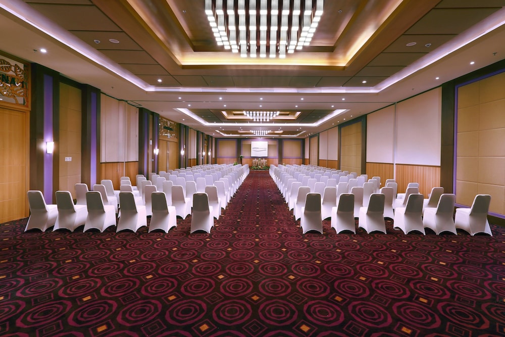 Aston Bojonegoro City Hotel 29/35