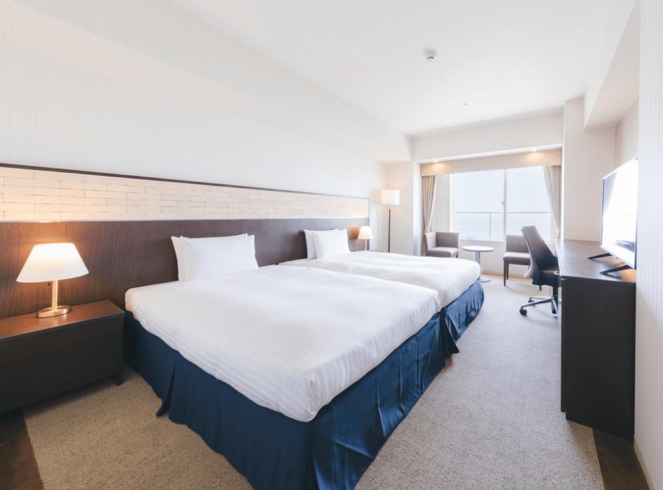 Hollywood, Twin Beds, Main Building