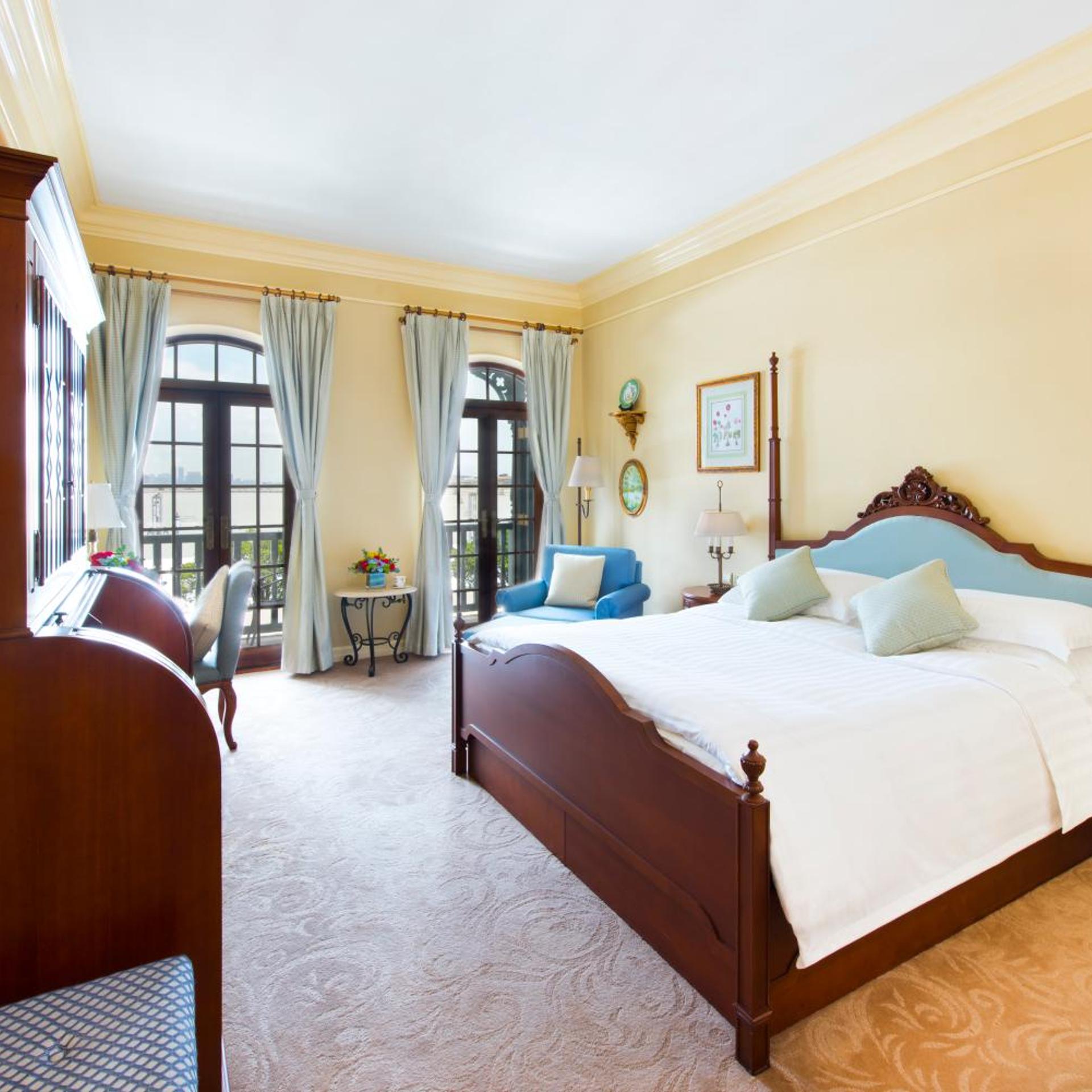 Suite, King Bed, Wharf View, Balcony، Rocks Hotel 2/6