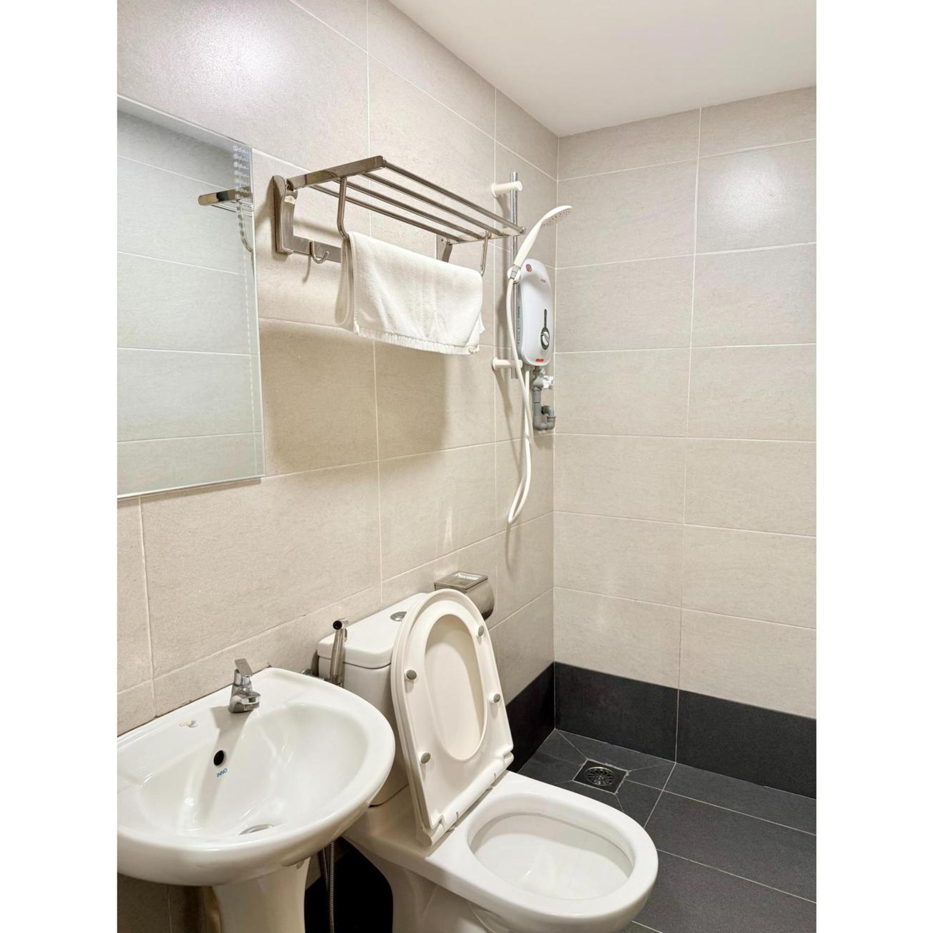 OYO 44043 First Garden Hotel 52/54