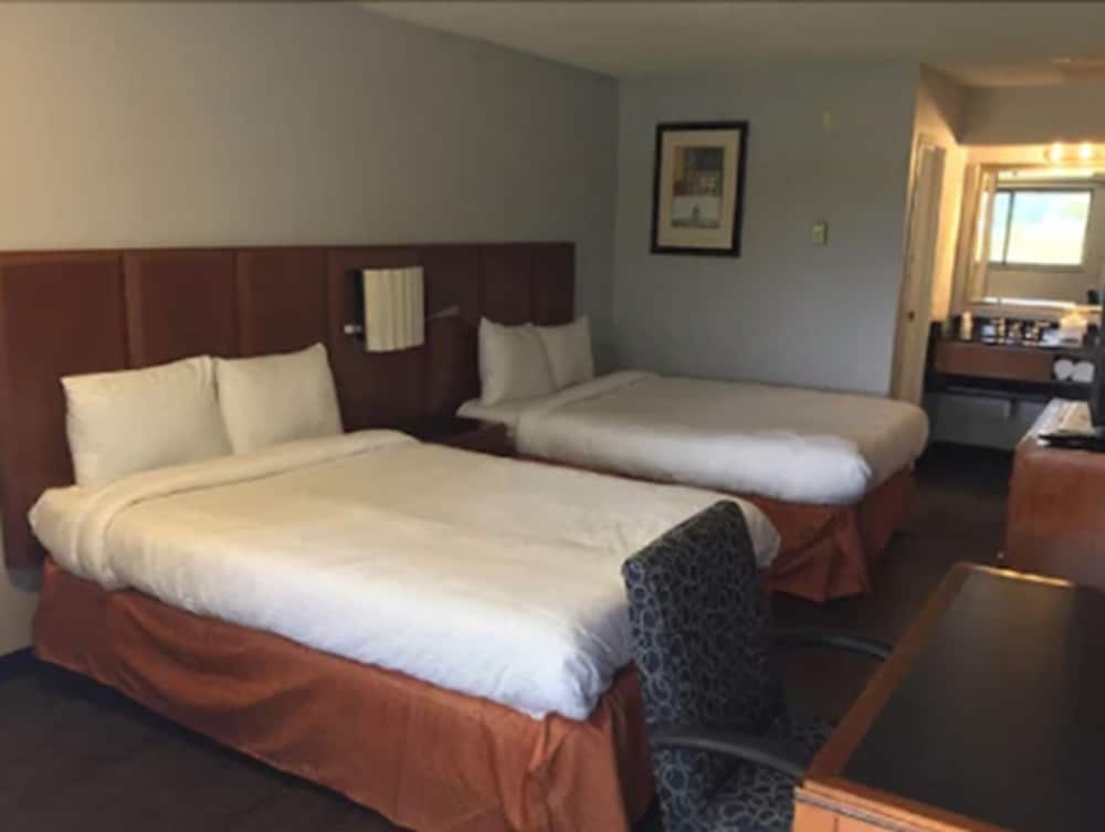 Extend A Suites Phoenix, AZ 18/55