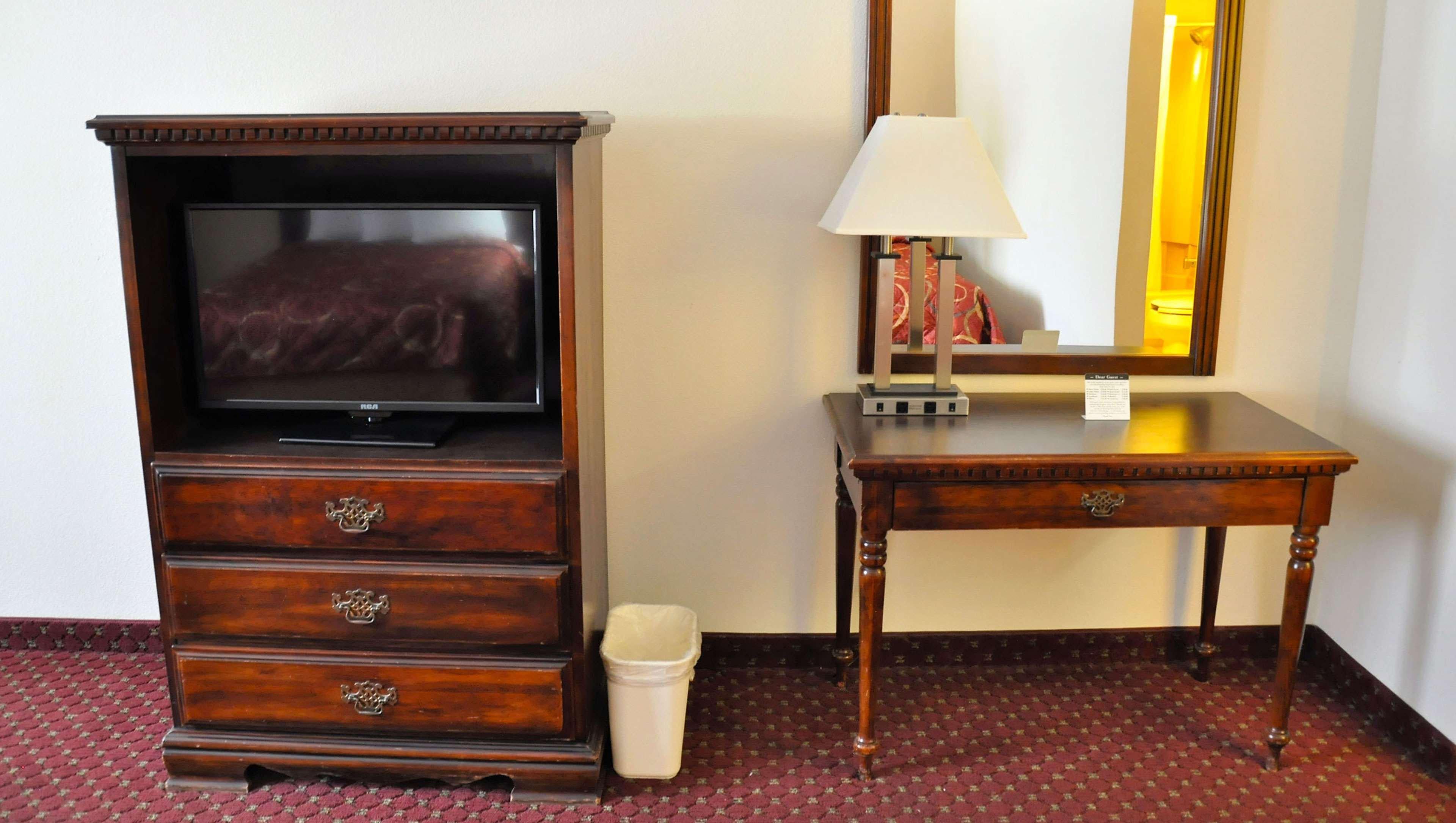 Magnuson Hotel East Sandusky 12/33