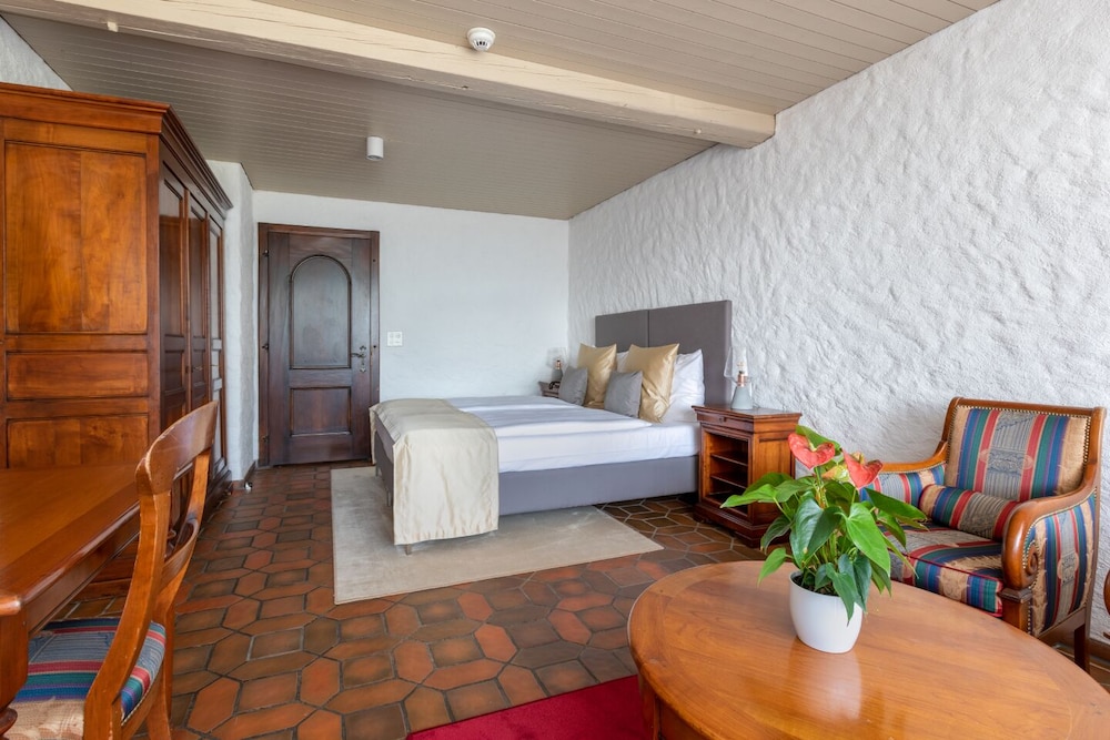 Schloss Hotel Swiss Chalet Merlischachen 14/54