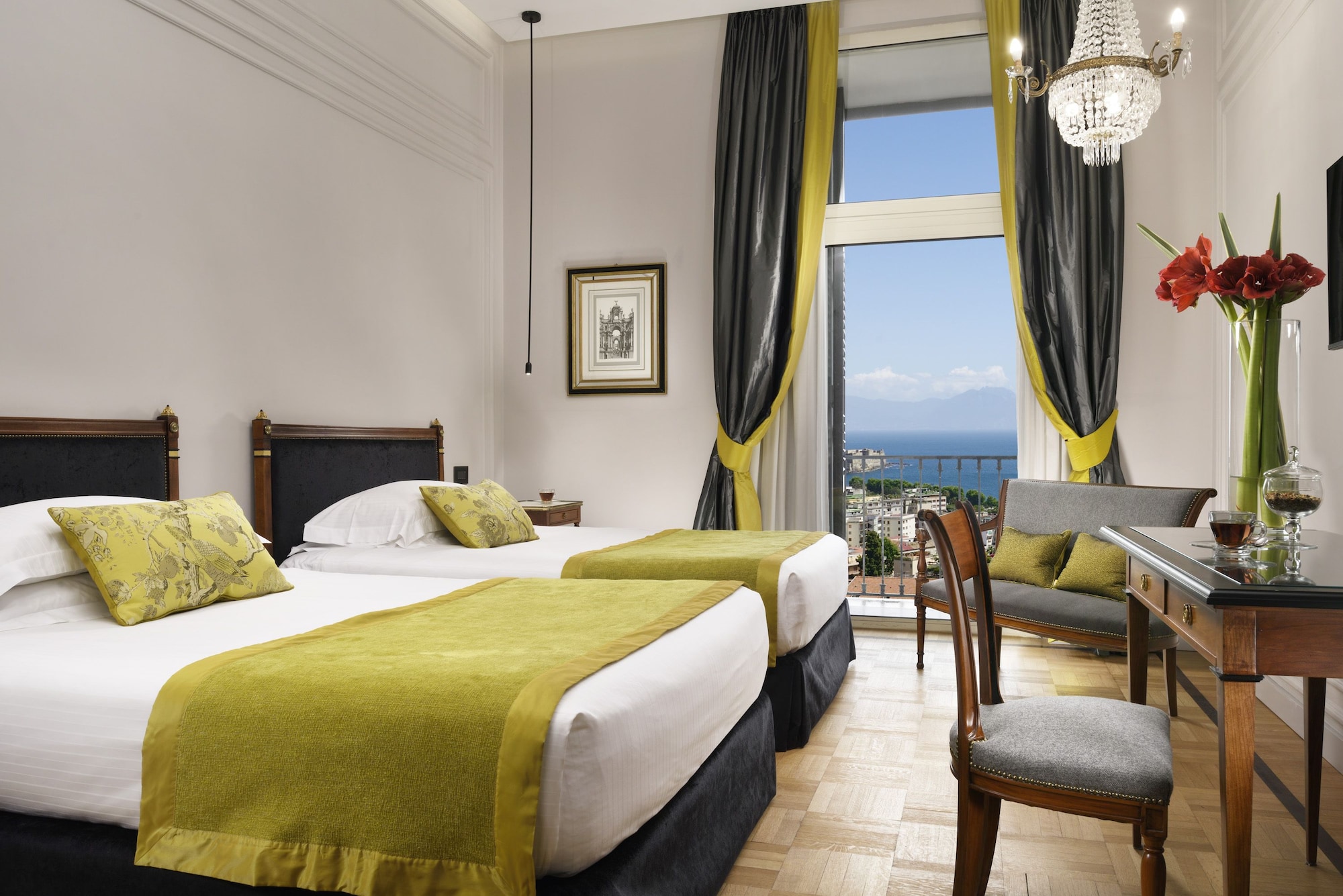 DELUXE, 2 QUEEN BEDS, SEA VIEW