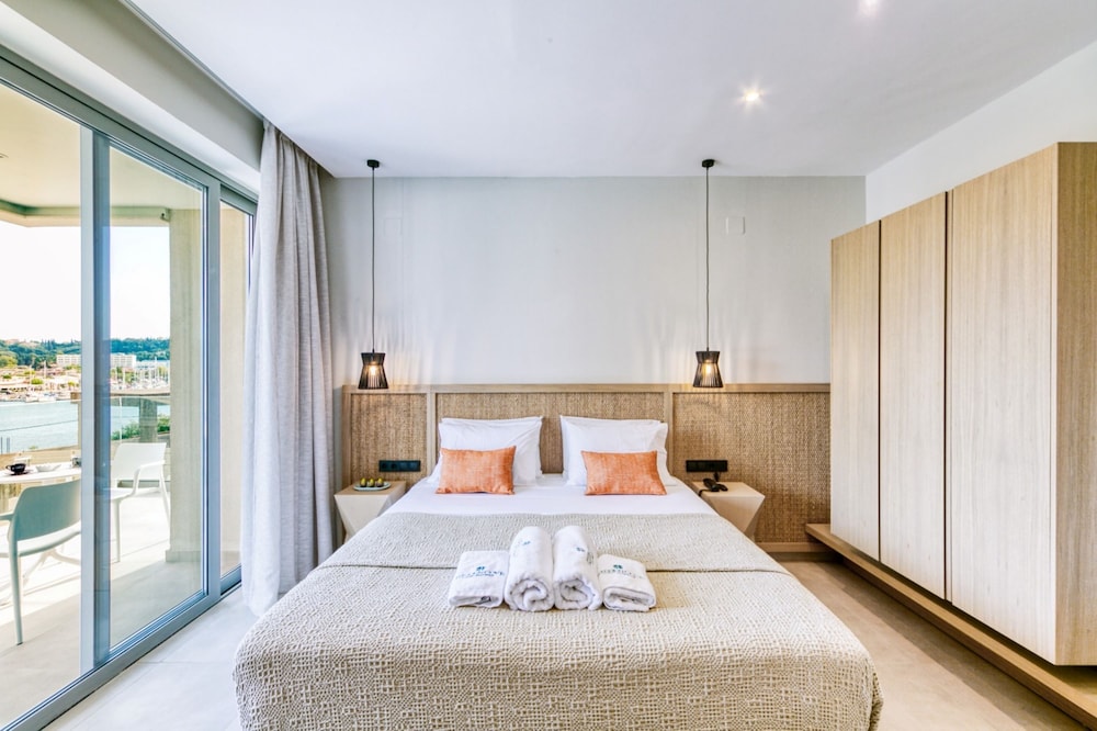 JUNIOR, DOUBLE BED, GARDEN VIEW