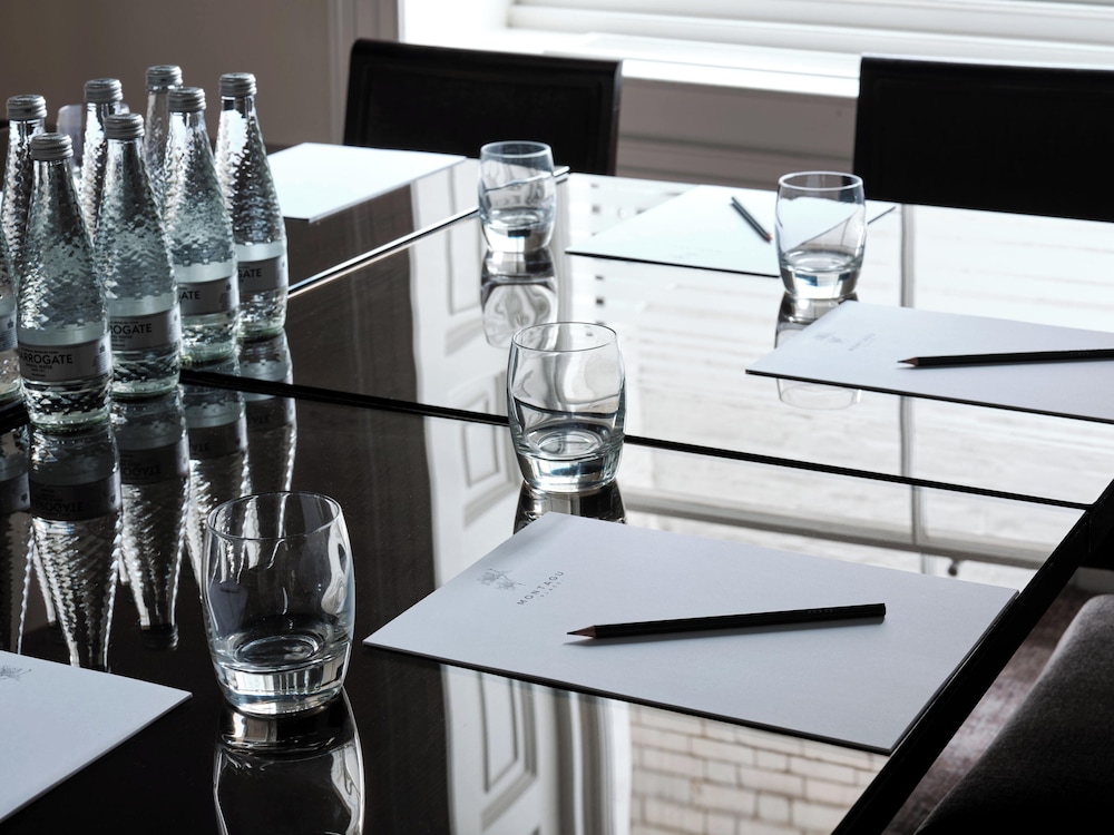 Montagu Place Hotel 39/50