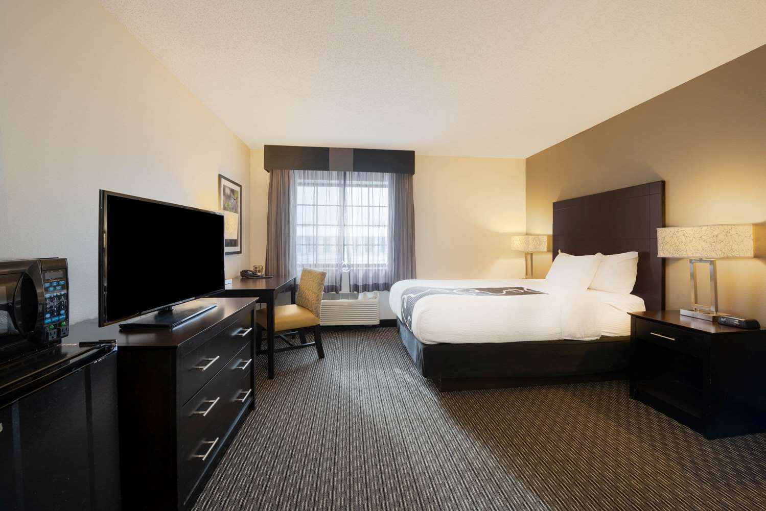 La Quinta Inn & Suites by Wyndham Cleveland Macedonia 20/47