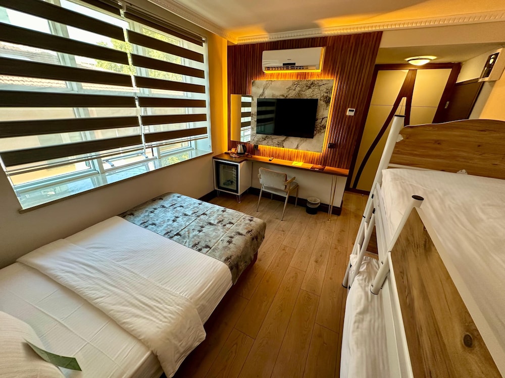 Lotis Hotel 6/35