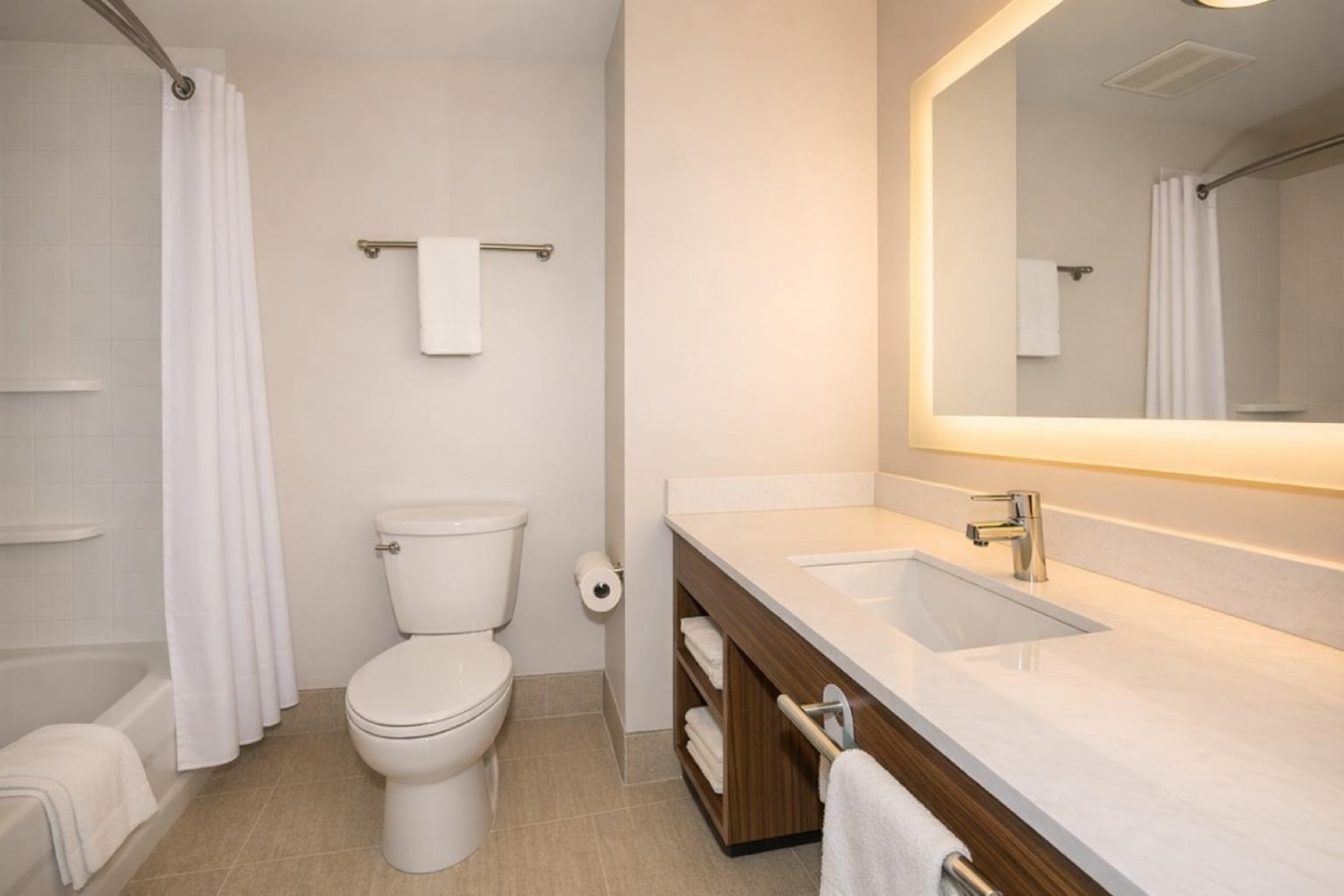 Holiday Inn Express And Suites Victoria Colwood 65/67