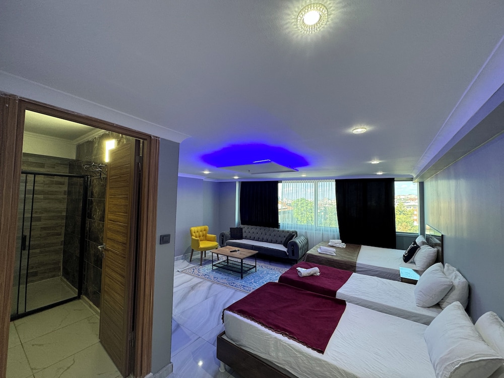 Grand Lara Hotel & Apartments 7/28