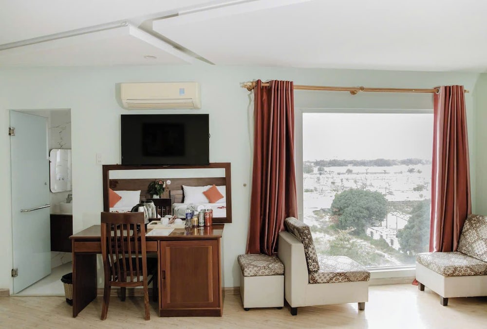 Art Deluxe Hotel 50/60