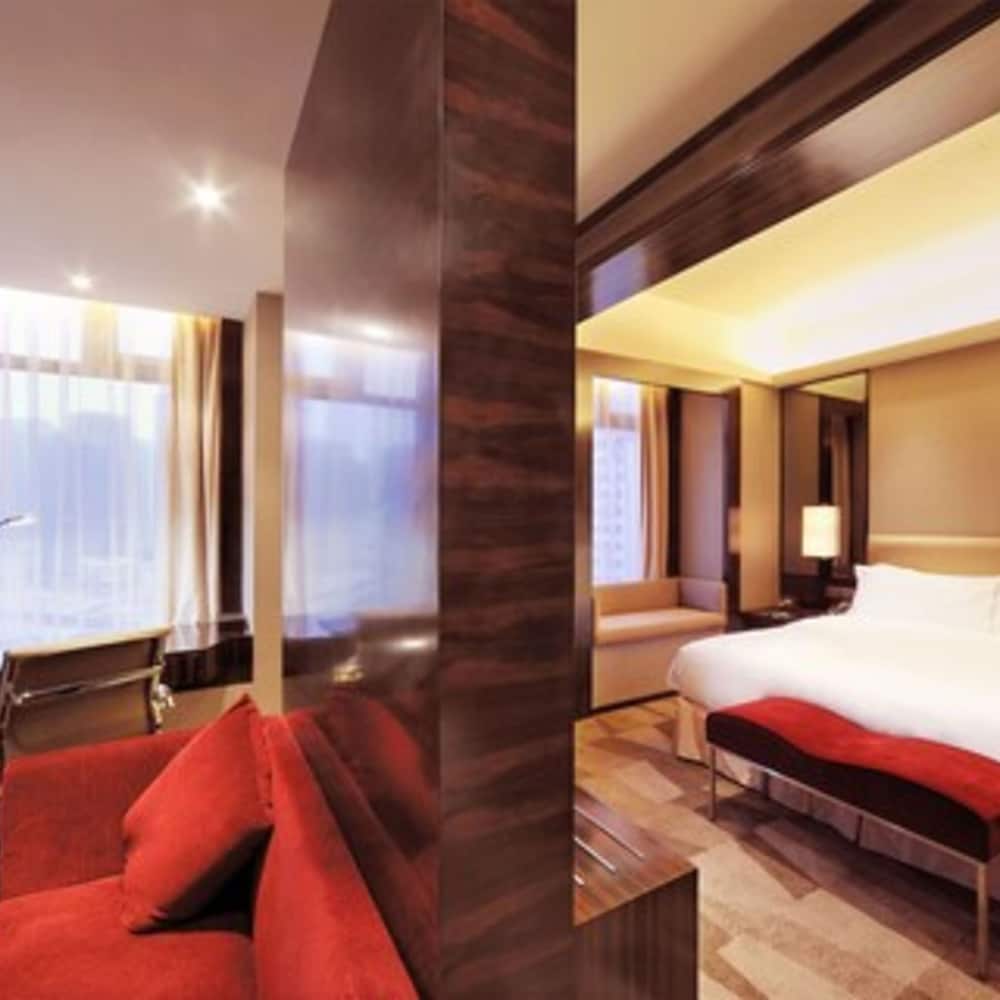 Royal Suites &amp; Tower 6/15