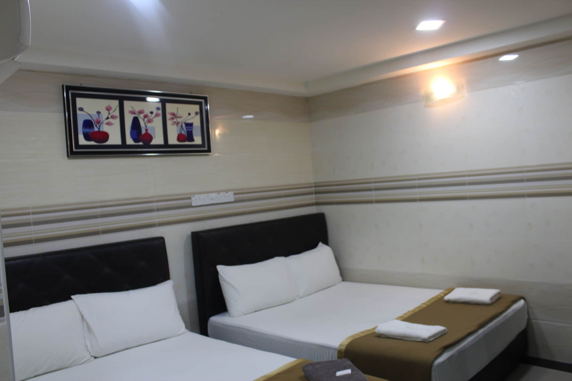 ROOM, TRIPLE