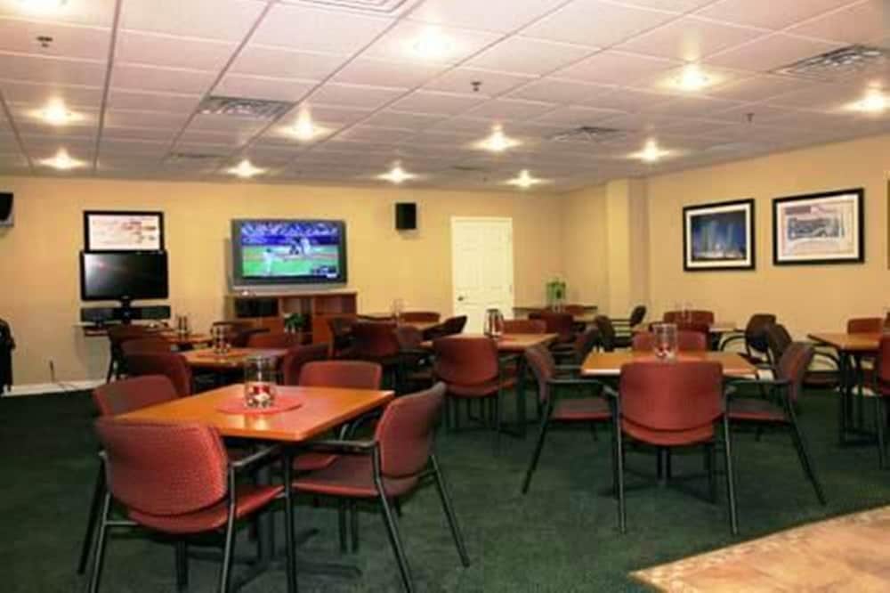 Jockey Resort Suites Center Strip 67/73