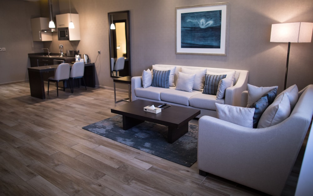 The House Boutique Suites 42/68
