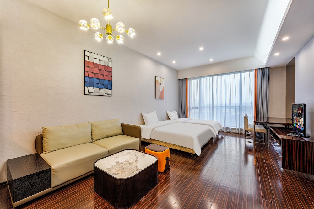 Estay Residence Poly World Trading Center 27/64