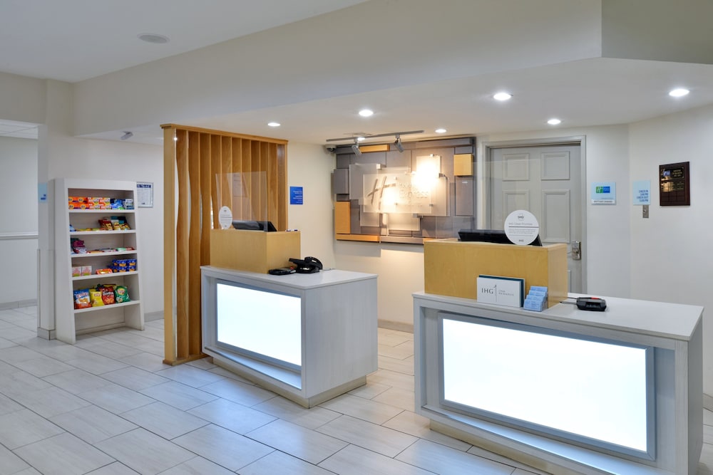 Holiday Inn Express Hotel And Suites Farmington Bloomfield 8/69