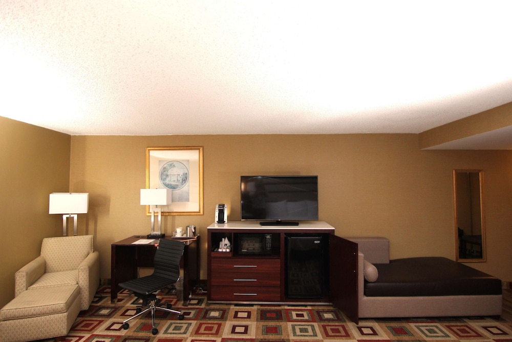 Holiday Inn Piscataway Somerset (Ex Radisson Hotel Piscataway) 66/81
