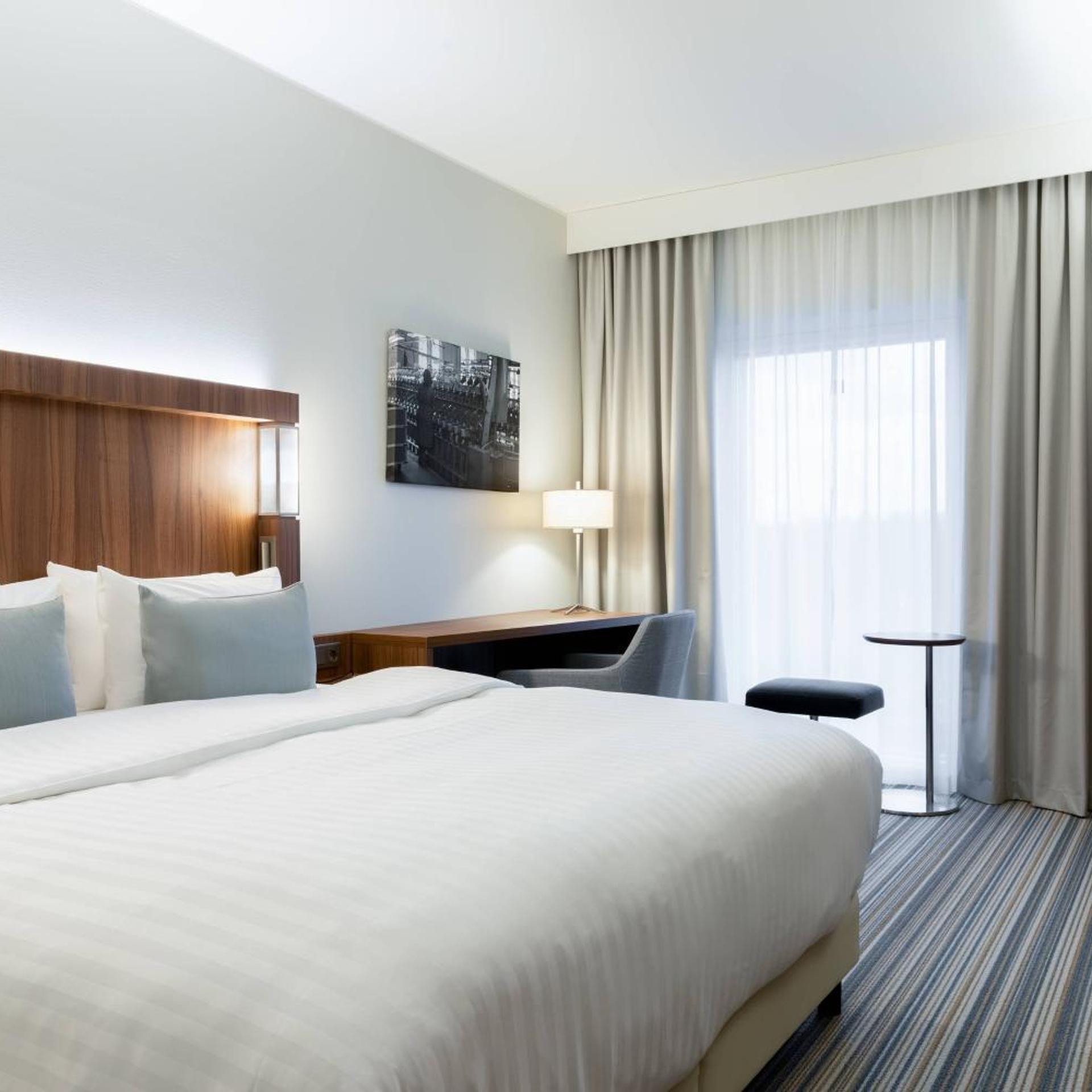 1 Bedroom, Suite, King Bed, High Floor
