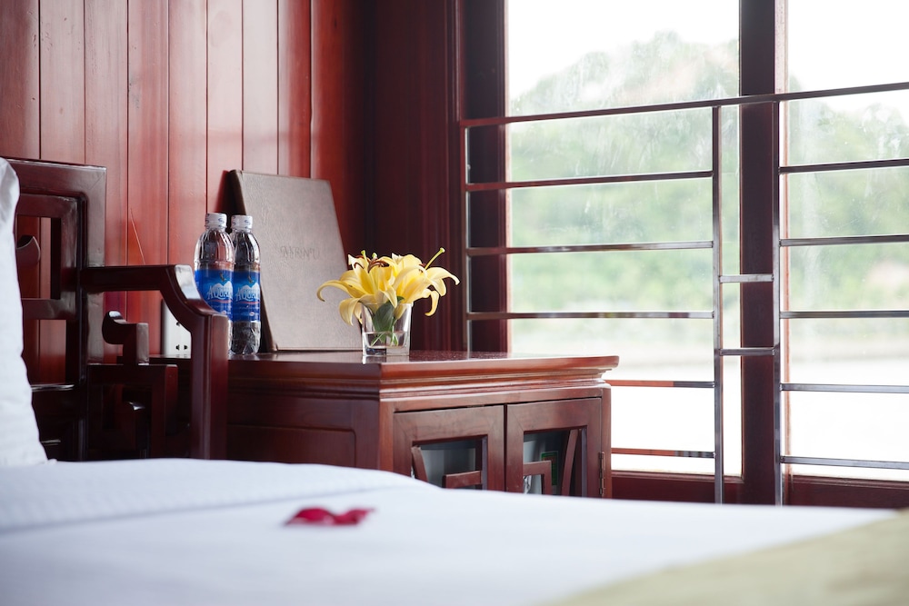 Halong Royal Palace Cruise 46/62