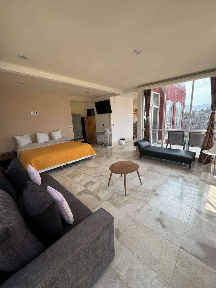 La Vista Hotel 25/50