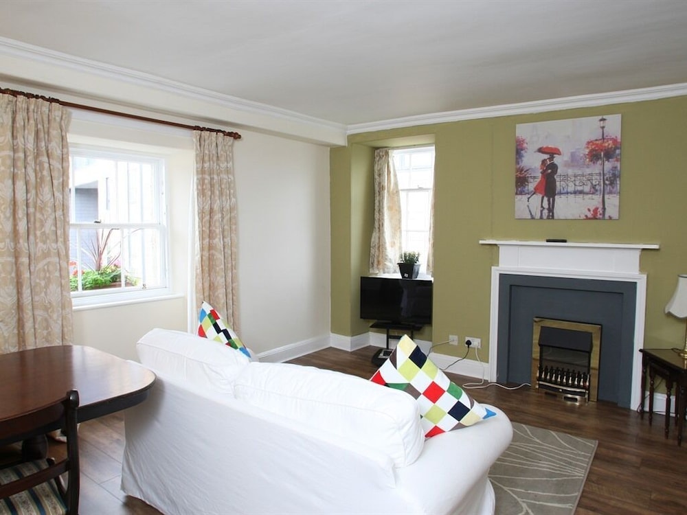 Number 52 Charlotte Street 9/45